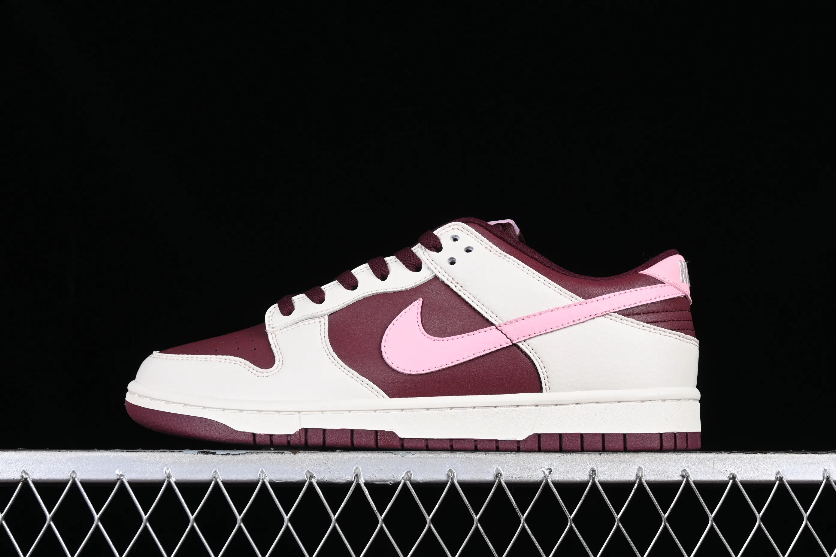 All Categories Nk SB Dunk Series Nk SB Dunk Low Low-top sneakers K version Nk Dunk Low Burgundy Valentine's Day SB low-top sports and leisure sneakers DR9705-100